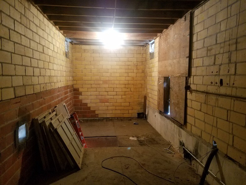 More Photos Of 221 6th St N, Texas City General Retail For Sale