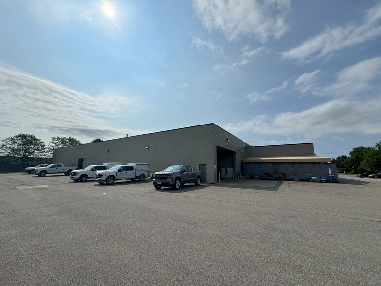 More Photos Of 80 Lawrence Bell Dr, Williamsville Research And Development For Lease