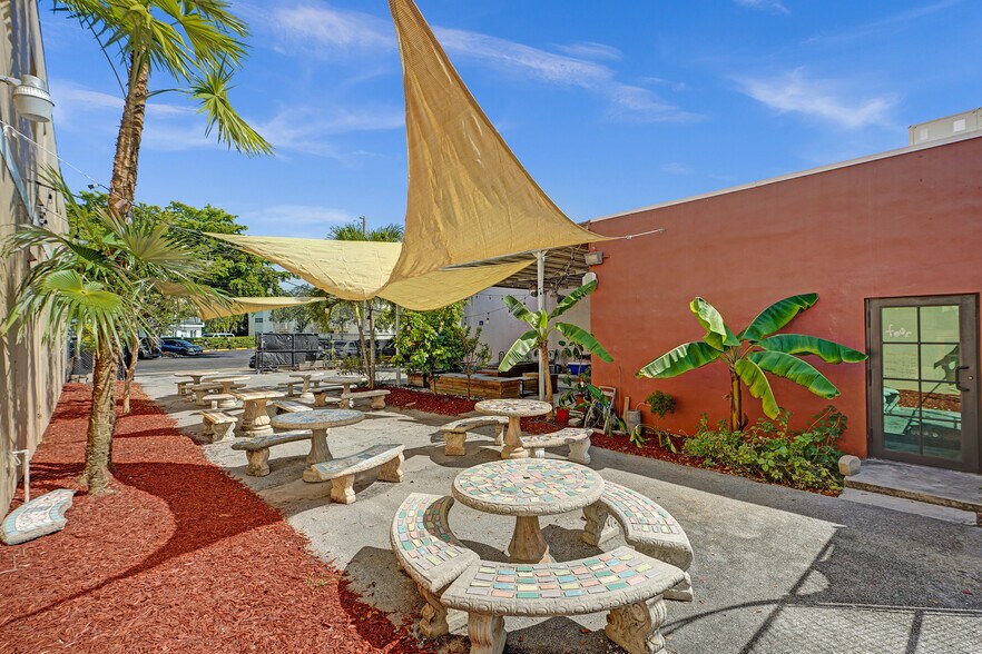 More Photos Of 12831 W Dixie Hwy, North Miami Freestanding For Sale