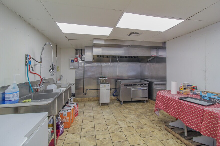More Photos Of 7 W Kibler Hwy, Van Buren Service Station For Sale