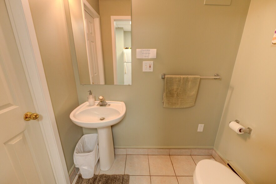 More Photos Of 127 Charing Cross St, Brantford Office For Lease