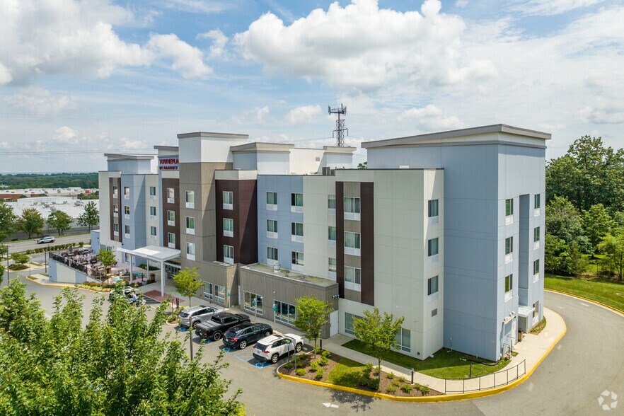 Primary Photo Of 14090 Shoppers Best Way, Woodbridge Hotel For Lease