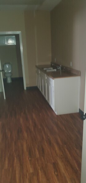 More Photos Of 12701 Fuqua St, Houston Showroom For Lease