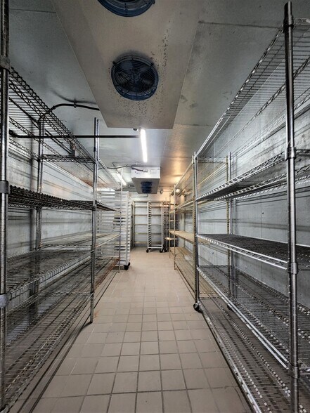 More Photos Of 1066-1070 S Fairfax Ave, Los Angeles Restaurant For Lease