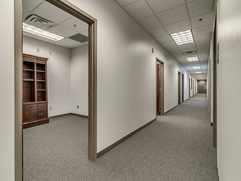 More Photos Of 9802 N Morgan Rd, Yukon Office For Sale
