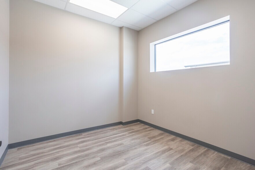 More Photos Of 6451 Silver Saddle Rd, Fort Worth Warehouse For Lease