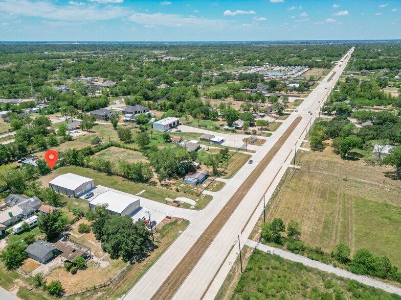 More Photos Of 7514 Bailey Rd, Pearland Warehouse For Lease