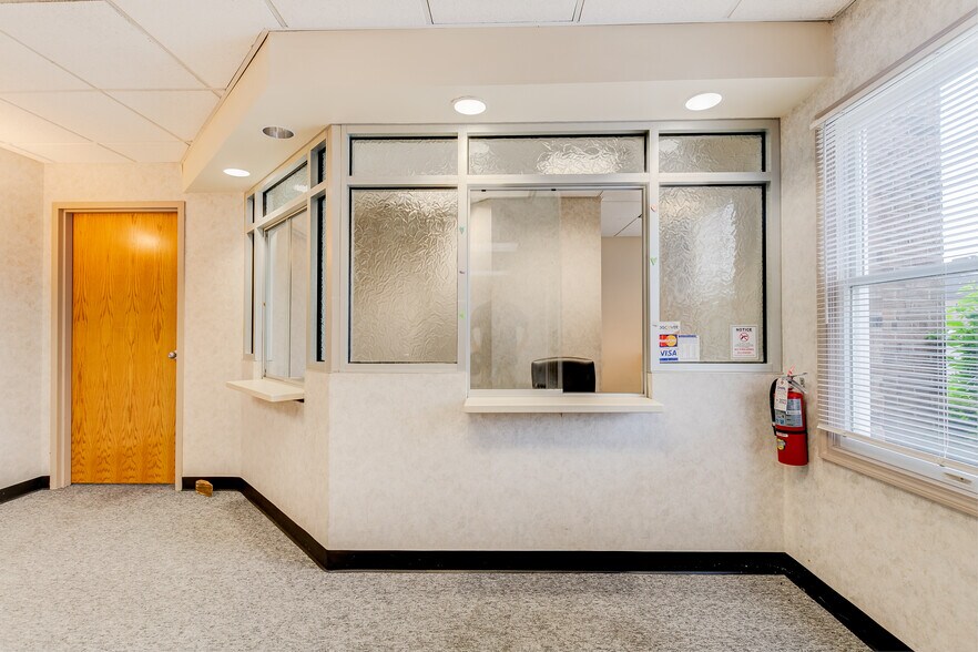 More Photos Of 860 NW Washington Blvd, Hamilton Medical For Lease