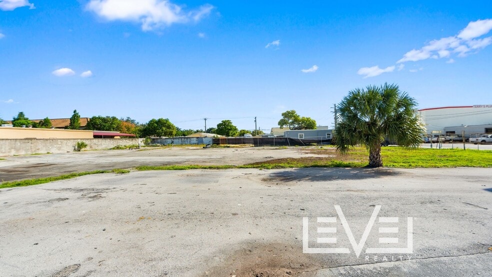 More Photos Of 604 NE 44th St, Oakland Park Land For Sale