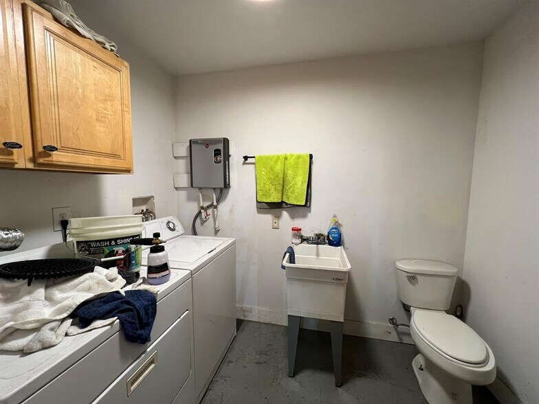 More Photos Of 700 Keogh Ct, Great Falls Light Distribution For Lease