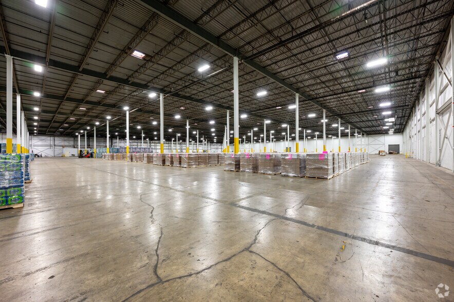 More Photos Of 221 S Franklin Rd, Indianapolis Warehouse For Lease