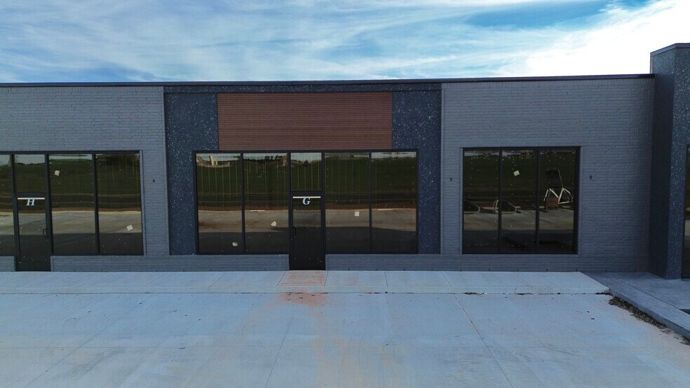 More Photos Of 550 NE 24th St, Newcastle General Retail For Lease