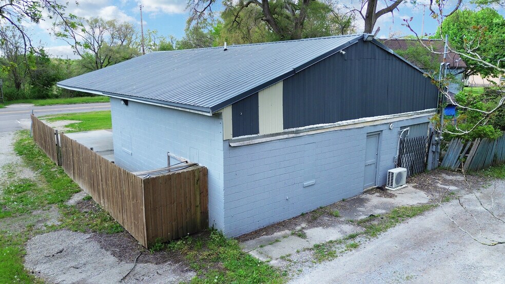 More Photos Of 713 Fenton Rd, Flint Warehouse For Sale