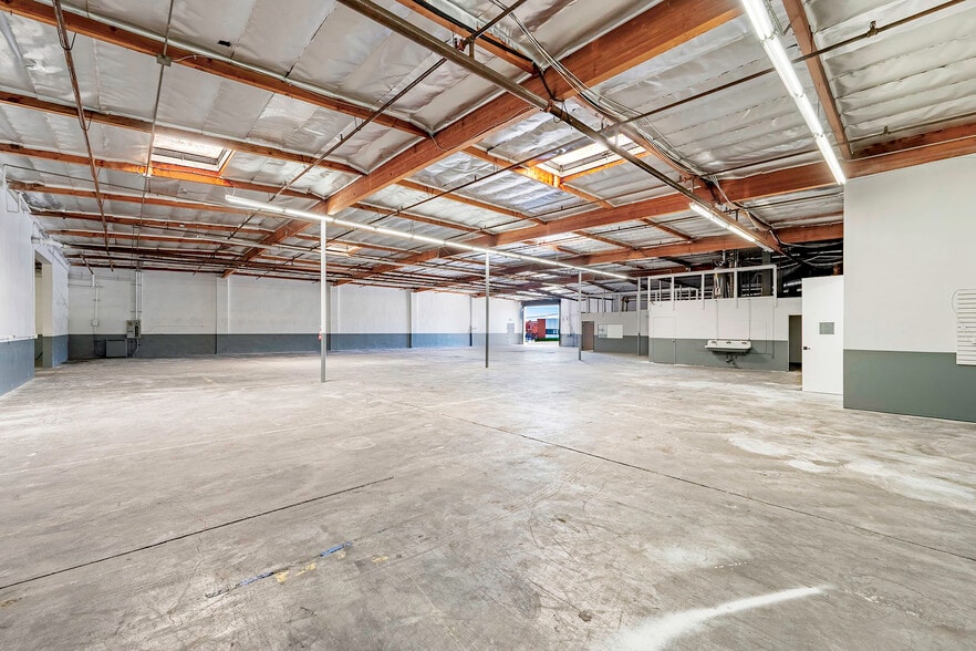 More Photos Of 1421 W 240th St, Harbor City Warehouse For Lease