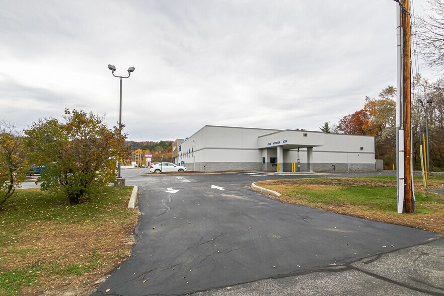 More Photos Of 136 Meadow St, Littleton Drugstore For Lease