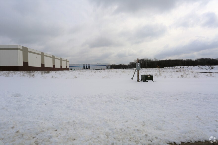 Primary Photo Of 42500 Victory Pky, Glenwillow Manufacturing For Lease