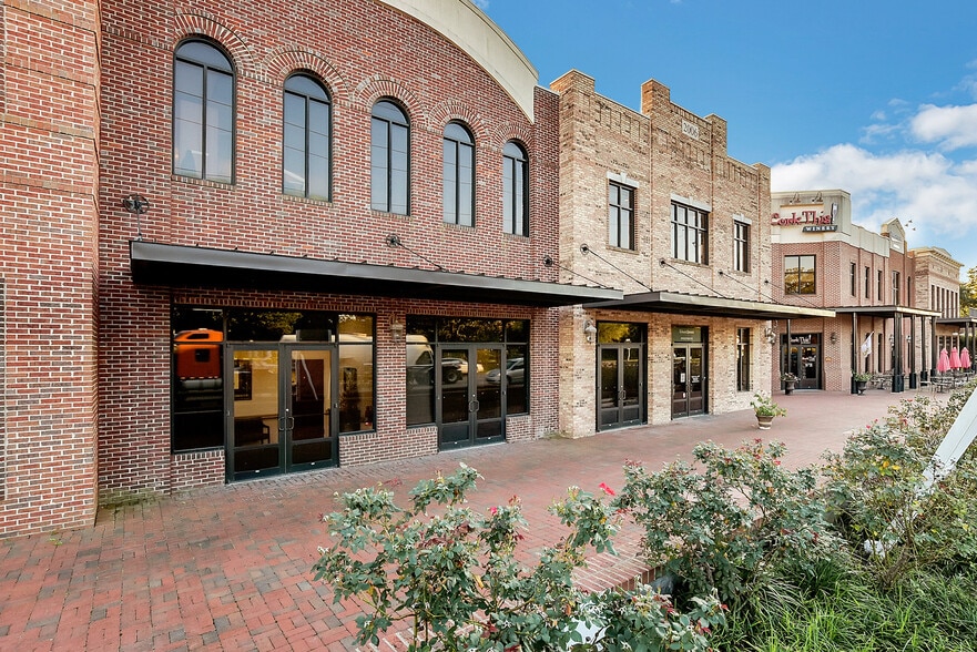 More Photos Of 21123 Eva St, Montgomery Medical For Lease