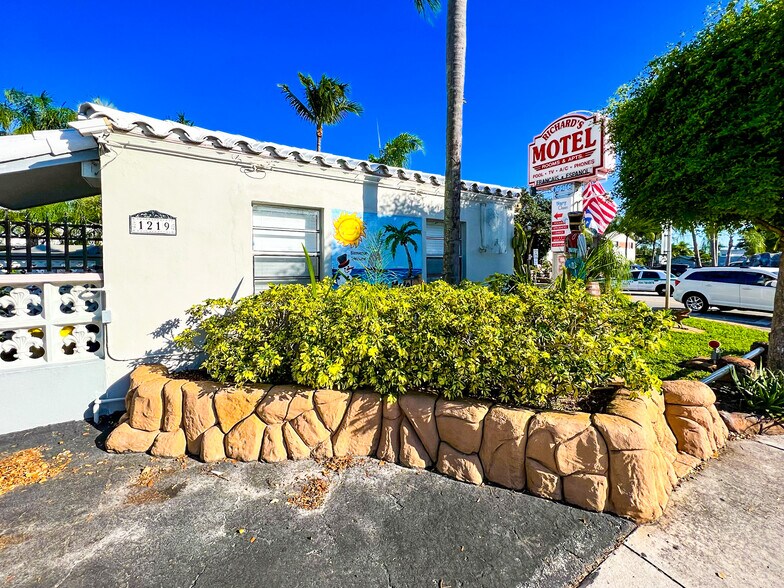 More Photos Of 1219 S Federal Hwy, Hollywood Hotel For Sale