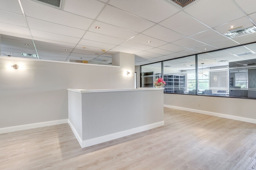 More Photos Of 1309 B W Abram St, Arlington Office For Sale