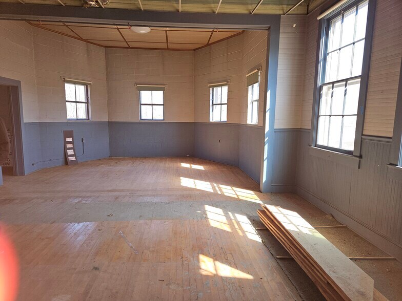 More Photos Of 985 White Oak Rd, Fredericksburg Specialty For Sale