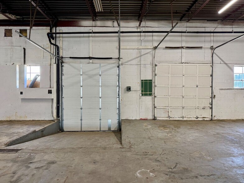 More Photos Of 72-80 Rolark Dr, Toronto Showroom For Lease