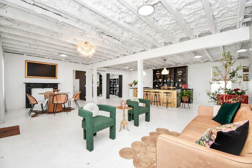 More Photos Of 11605 W Hardy Rd, Houston Storefront Retail Office For Sale