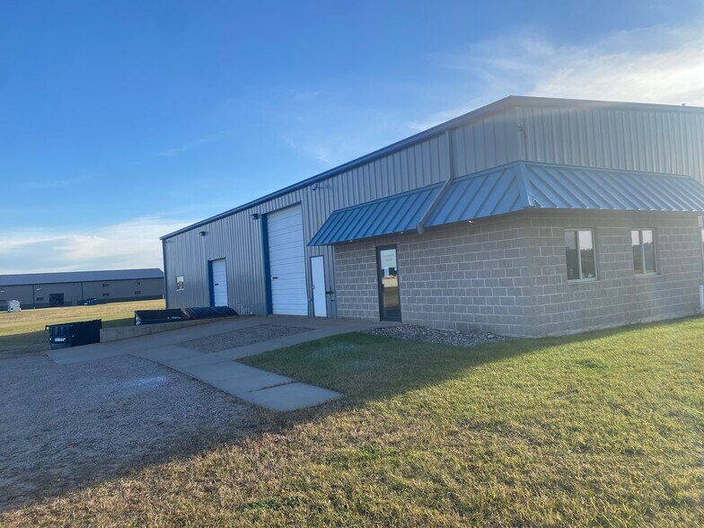 More Photos Of 411 Lorry St, Amherst Manufacturing For Sale