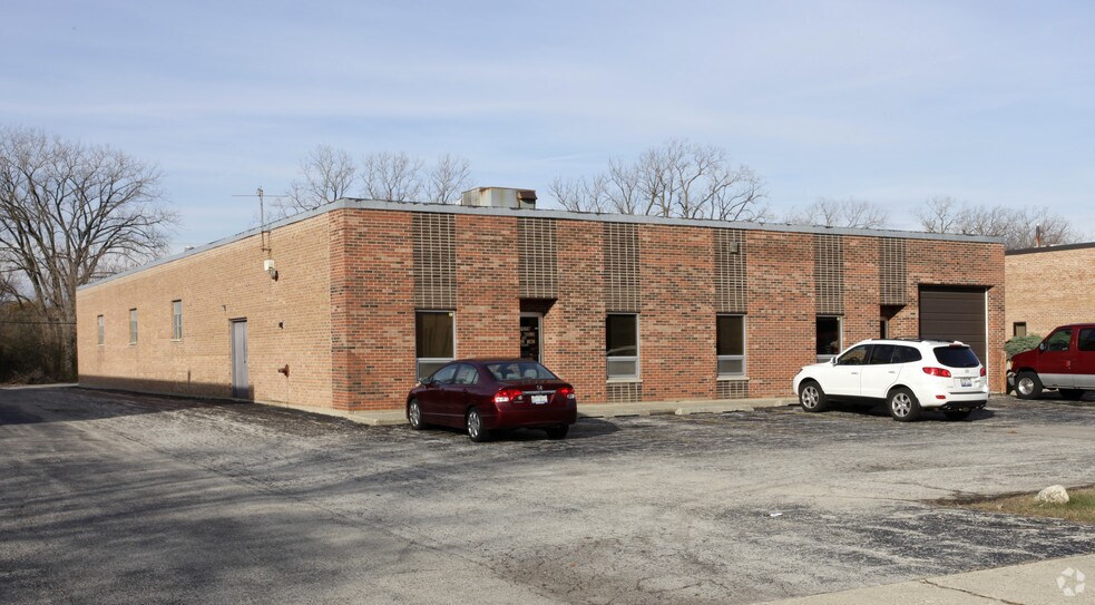 More Photos Of 2074-2078 S Foster Ave, Wheeling Warehouse For Lease