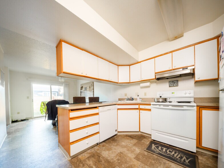 More Photos Of 550 SE 5th Ave, Canby Apartments For Sale