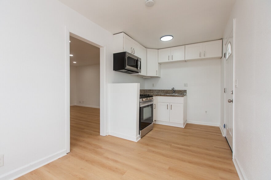 More Photos Of 14425 Prairie Ave, Lawndale Office For Sale