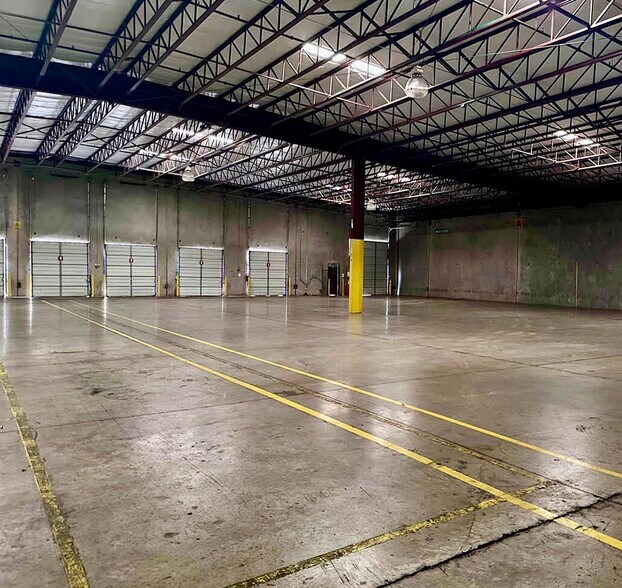 More Photos Of 806 Hallmark Dr, Laredo Warehouse For Lease