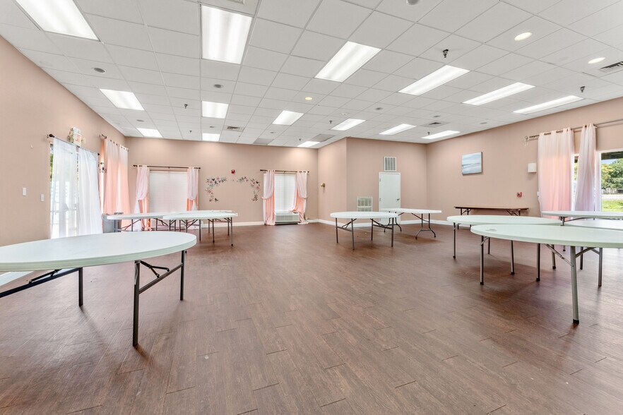 More Photos Of 12340 I-10 Service Rd, New Orleans Hotel For Sale