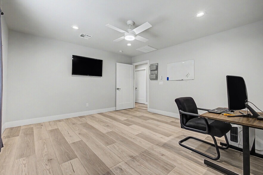 More Photos Of 6470 W Desert Inn Rd, Las Vegas Coworking Space