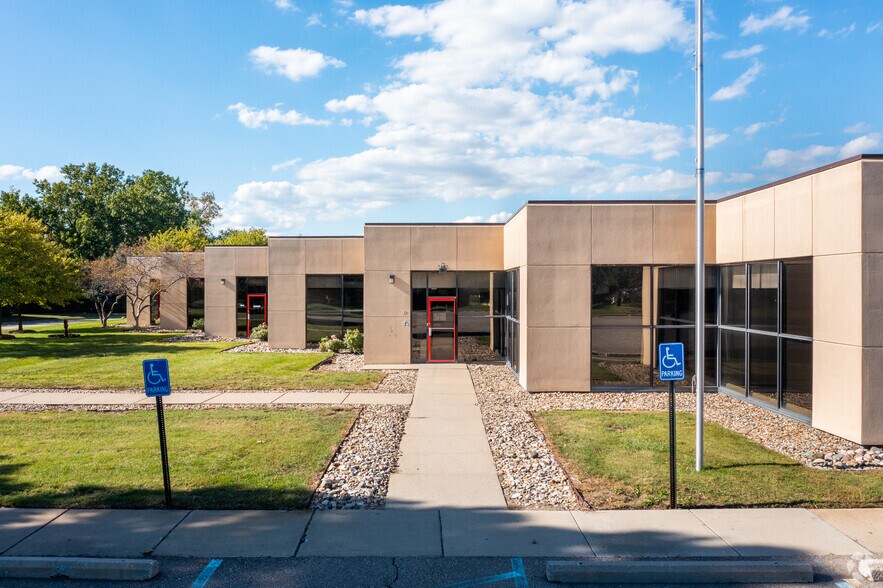 More Photos Of 15301 Mercantile Dr, Dearborn Research And Development For Lease