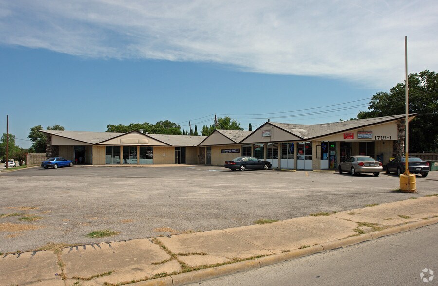 Primary Photo Of 1718 Dalworth St, Grand Prairie General Retail For Lease
