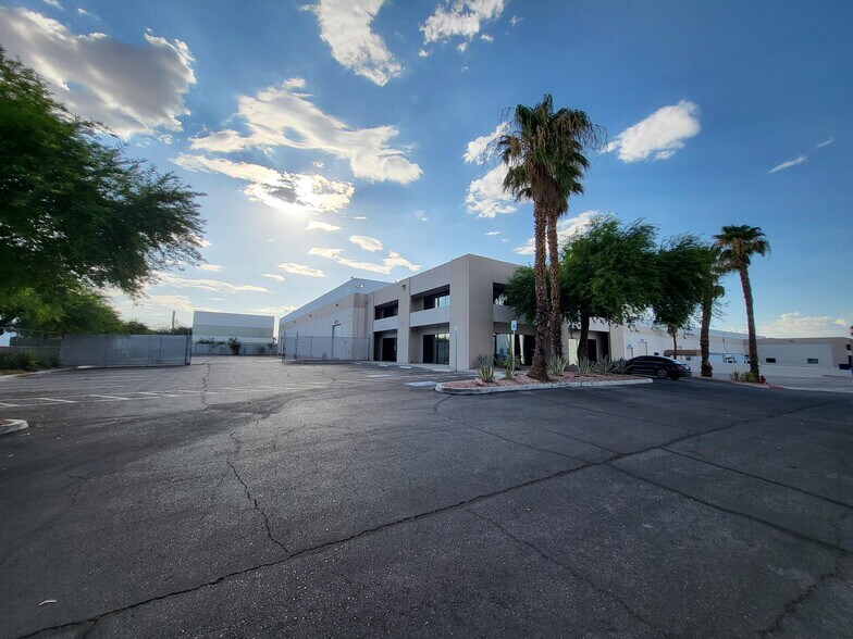 More Photos Of 3326 Ponderosa Way, Las Vegas Warehouse For Lease