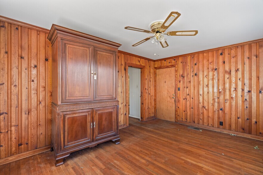 More Photos Of 902 Court St, Waynesboro Flex For Sale