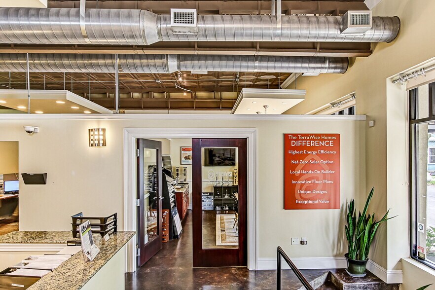 More Photos Of 1334 Walnut St, Jacksonville Office For Lease