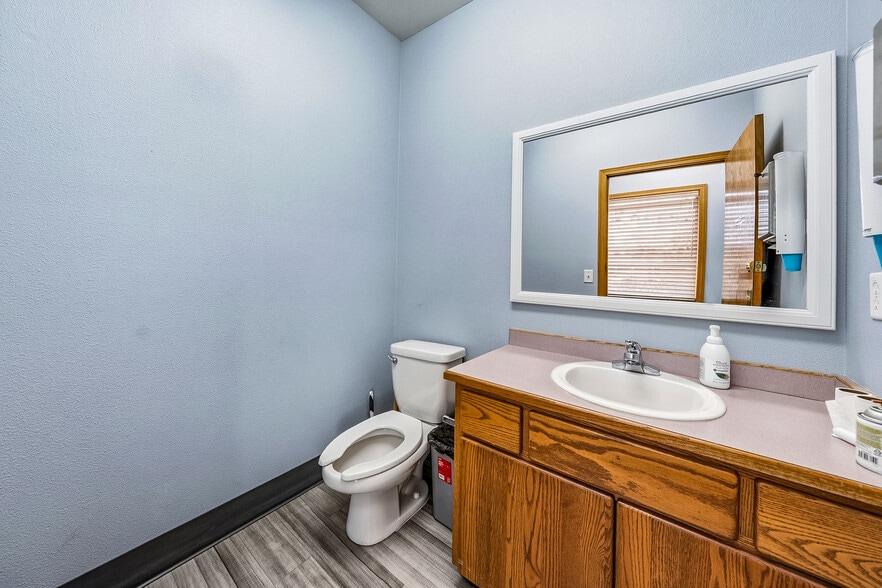 More Photos Of 925 Town Centre Dr, Medford Medical For Lease