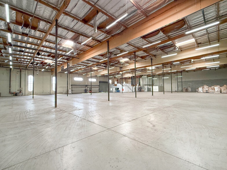 More Photos Of 2335 E 27th St, Los Angeles Warehouse For Lease