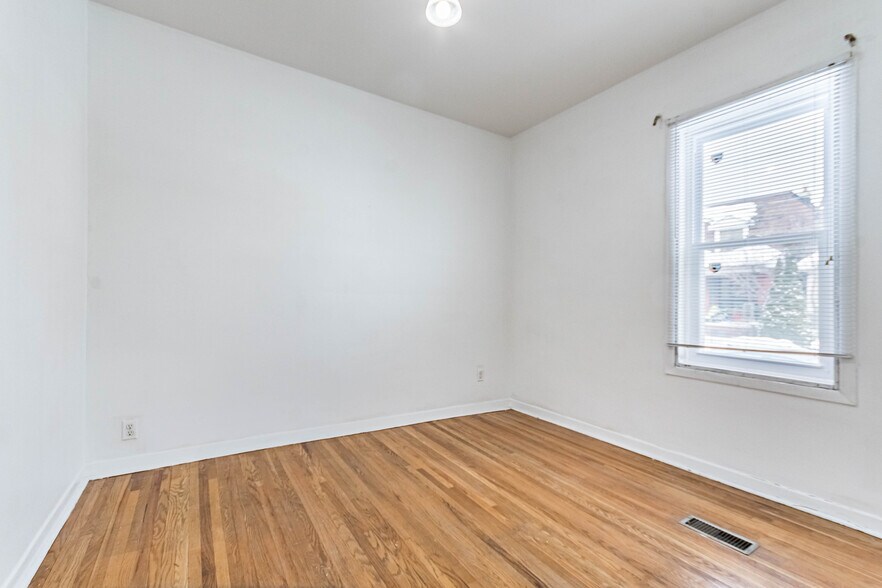 More Photos Of 740 Lansdowne Av, Toronto Multifamily For Sale