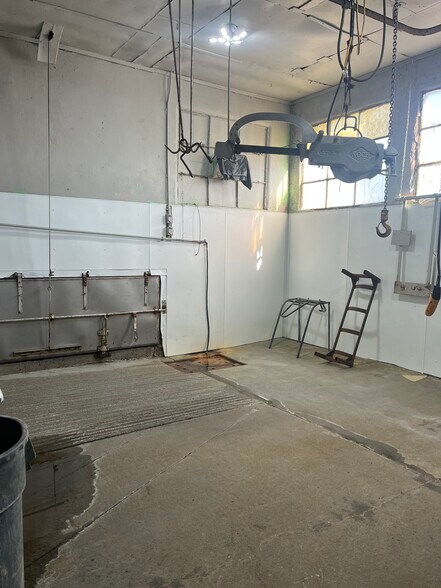 More Photos Of 1018 Hawley Loop, Vale Industrial For Sale