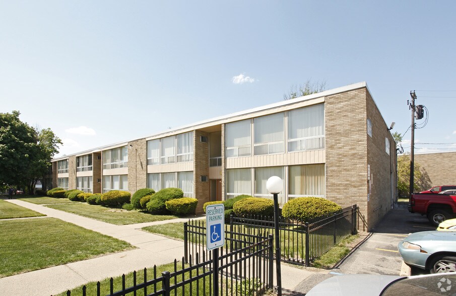 Primary Photo Of 23600-23650 W 7 Mile Rd, Detroit Apartments For Sale