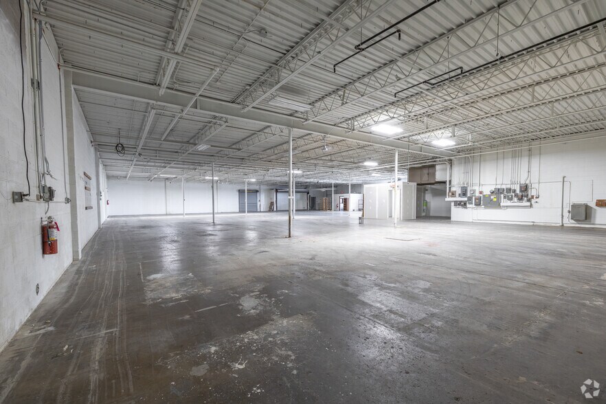 More Photos Of 1515 Ellis St, Waukesha Manufacturing For Lease