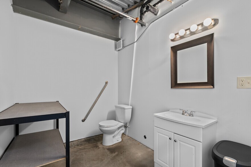 More Photos Of 1985 Alpine Way, Bellingham Warehouse For Sale