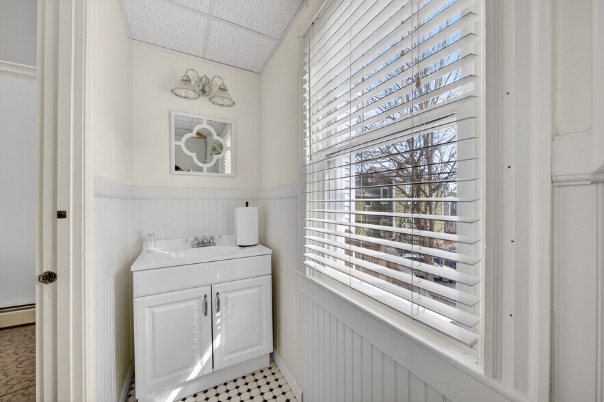 More Photos Of 446 County St, New Bedford Office For Sale