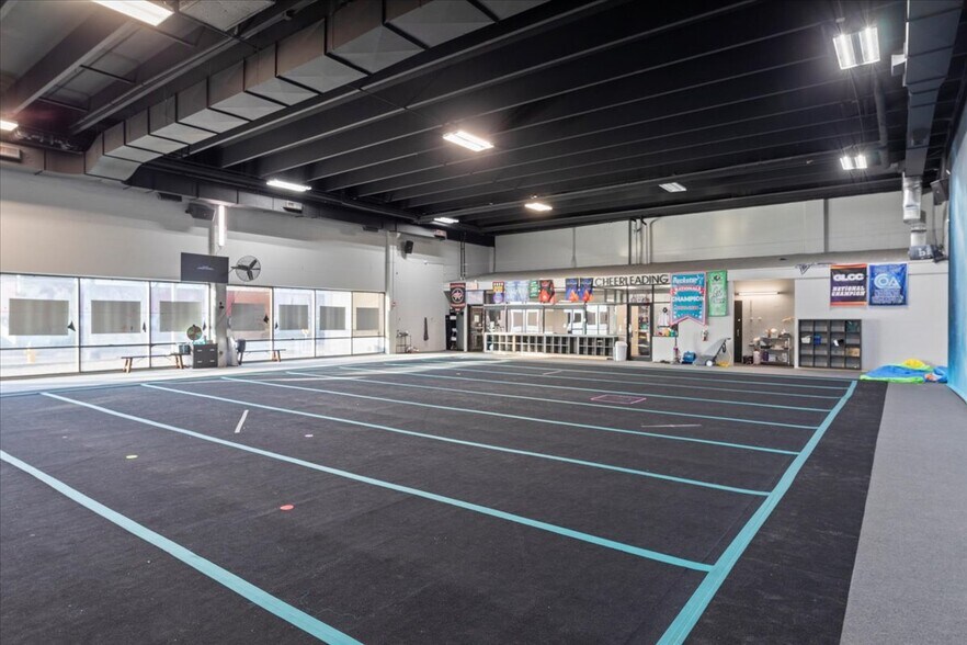 More Photos Of 7 S 4th St, Council Bluffs Health Club For Lease