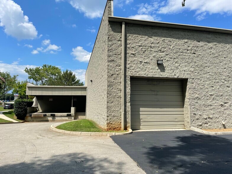 More Photos Of 255 N Peters Rd, Knoxville Office For Lease