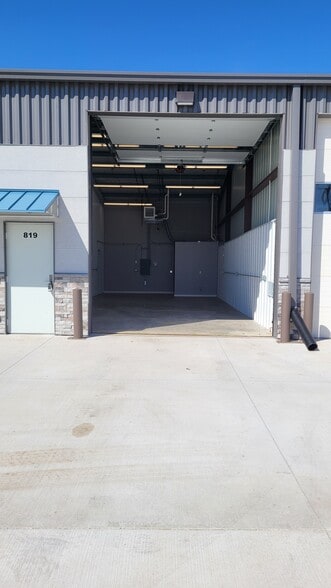More Photos Of 815 E Park St, Olathe Warehouse For Lease