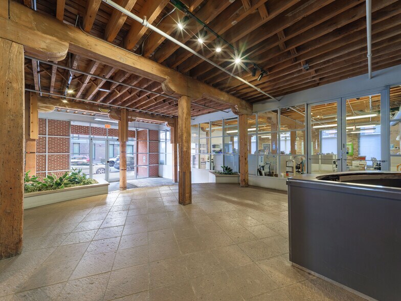 More Photos Of 400 W Erie St, Chicago Loft Creative Space For Lease